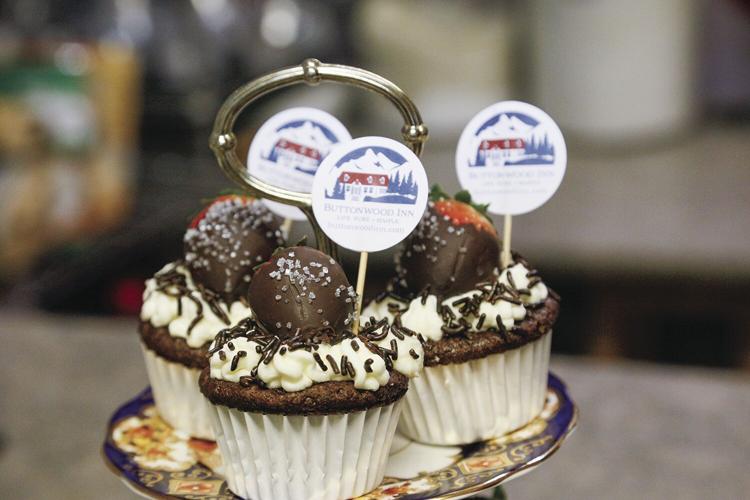 02-22-22 Buttonwood cupcakes horizontal