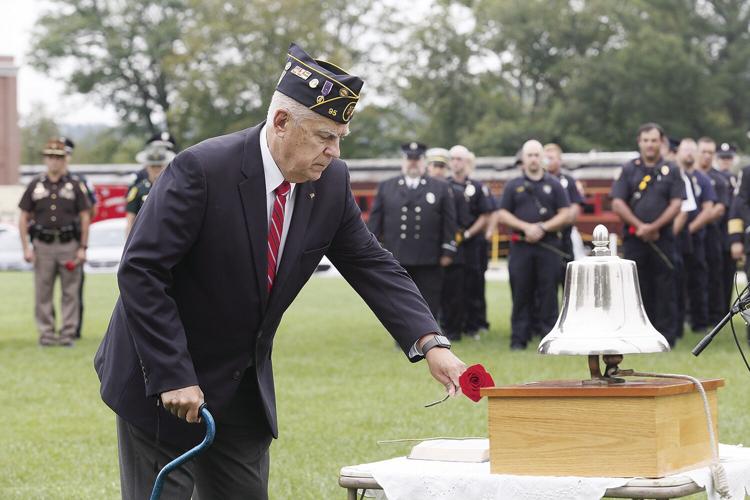 09-11-22 9-11 Ceremony laying flower pfiel