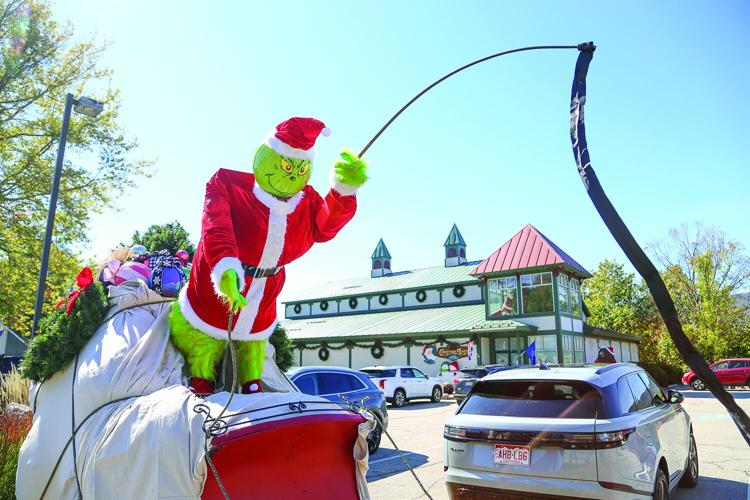 10-02-25 Pumpkin People xmas loft medium