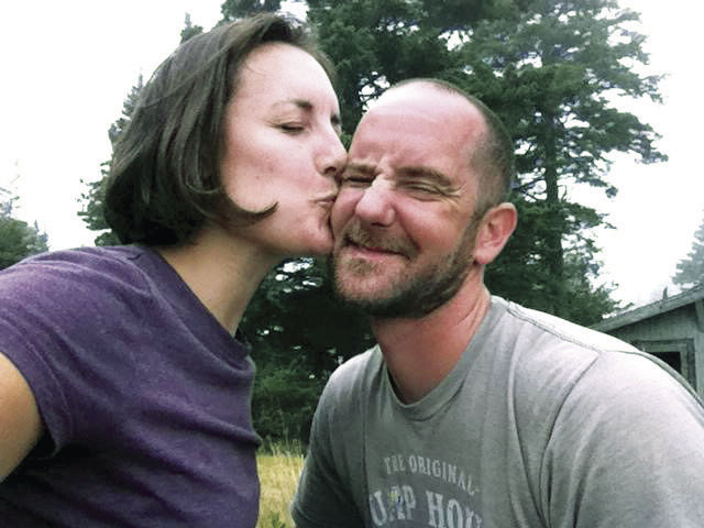 2019-02-12 Matty and Carrie Burkett - kiss.JPG