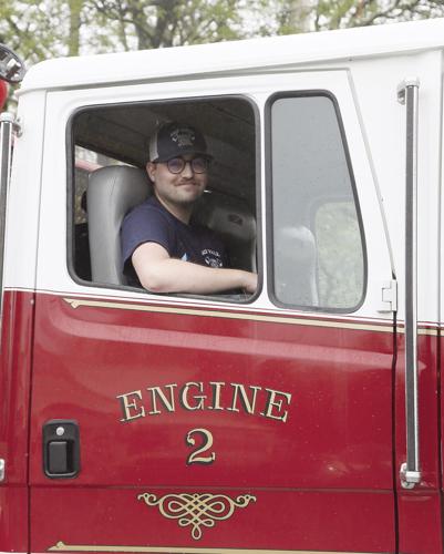 05-27-24 Mem Day Fryeburg parade smile fire vert