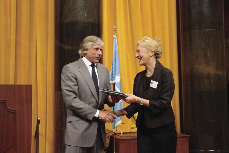 strout getting pulitzer.jpg