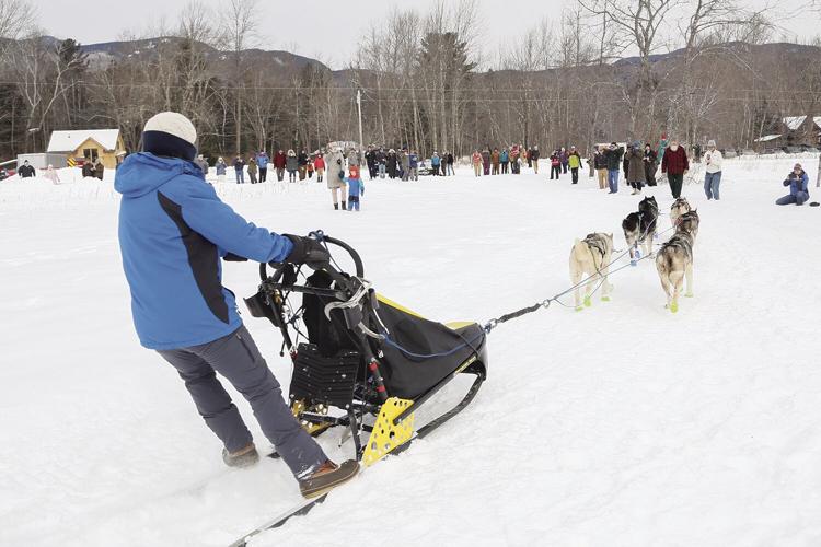 02-05-23 Sled Dogs first finisher nearing crowd