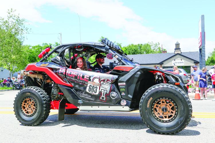 07-04-25 Fourth Parade conway profile buggy smiles