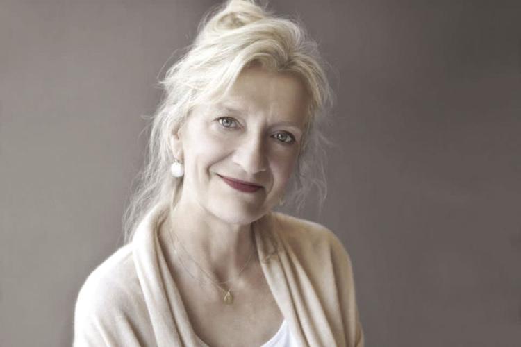 elizabeth strout pretty portrait.jpg