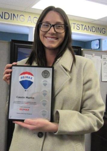 RE/MAX HQ Honors local agent for exceptional performance