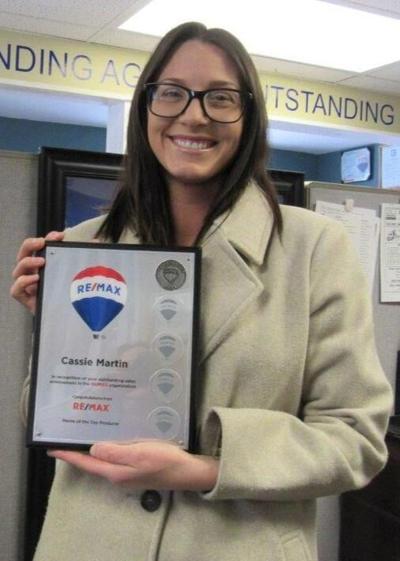 RE/MAX HQ Honors local agent for exceptional performance