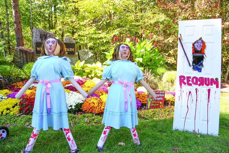 10-02-25 Pumpkin People white mtn hotel medium