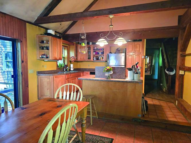 9 Burdett Road in Bartlett kitchen