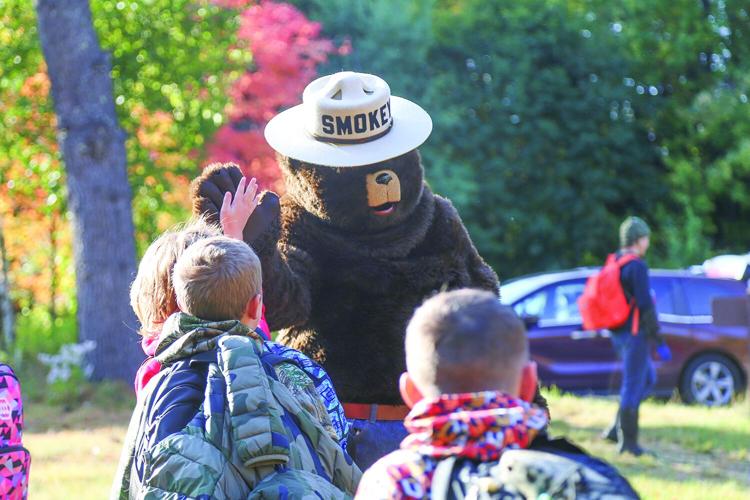 10-07-26 Conway El Walk to School smokey high-fives medium