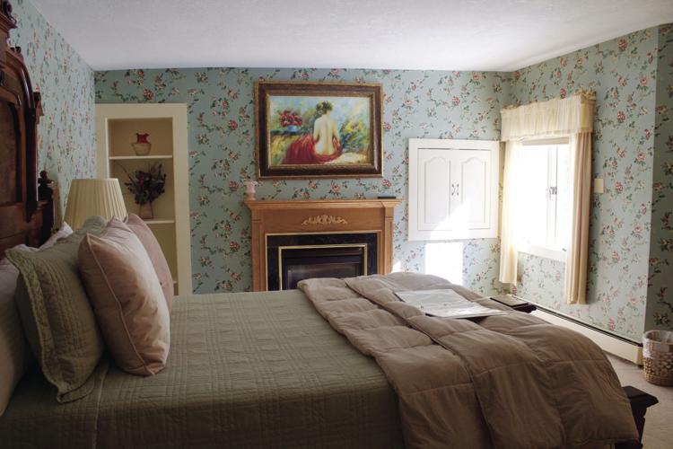 darby field maggie guestroom.jpg