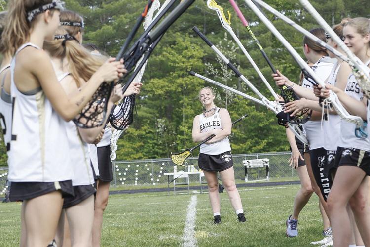05-22-23 KHS GLAX senior pose before arch