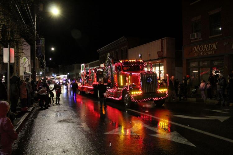 Rain holds up for parade