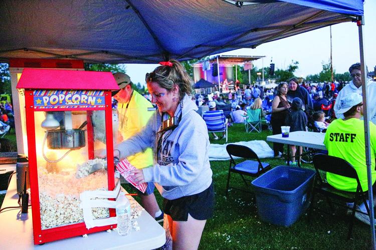 07-04-25 Fourth North Conway food tents rec popcorn
