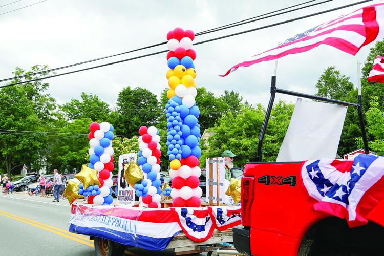 07-04-25 Fourth Parade bartlett dems balloons