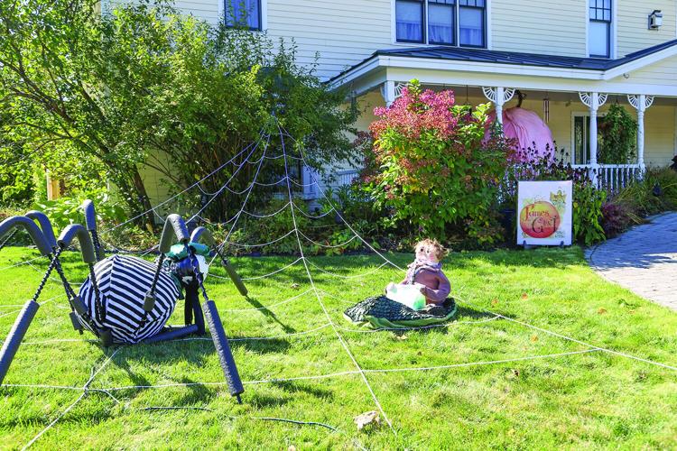 10-01-25 Pumpkin People snowvillage spider web