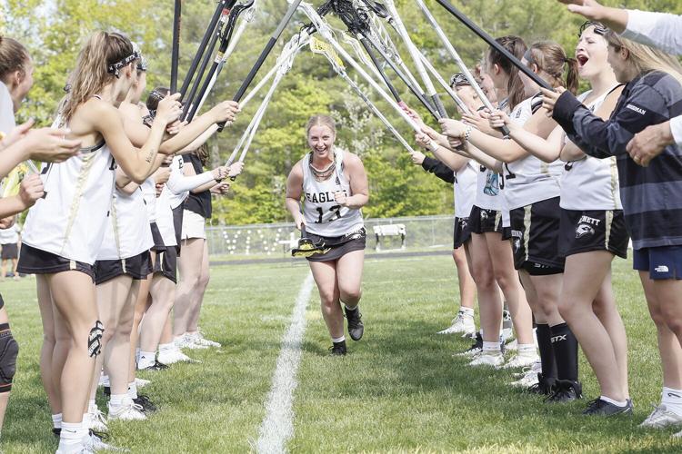 05-22-23 KHS GLAX senior running arch 1
