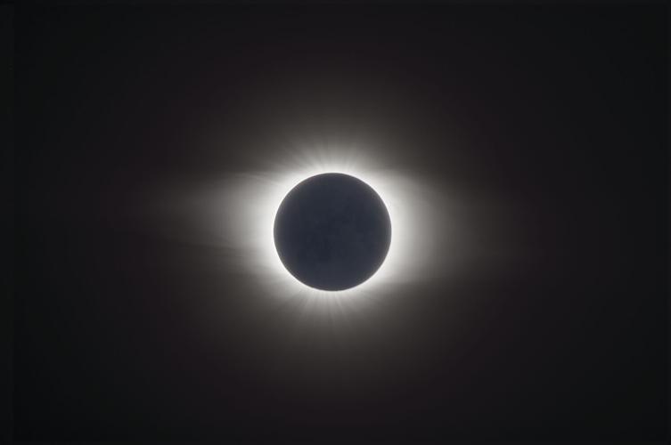 Total_solar_eclipse_ESA425433.jpg