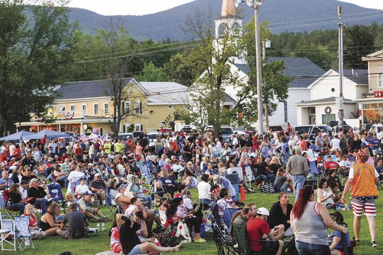 07-04-22 4th North Conway Fest crowd village behind