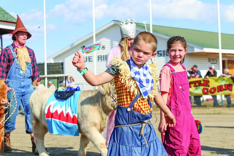 10-04-25 Fryeburg Fair costumes medium