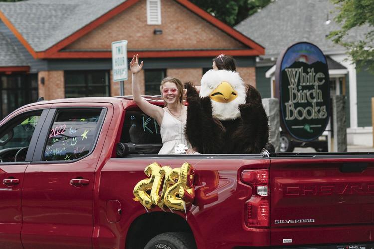 06-10-22 Kennett Karavan waving with the eagle