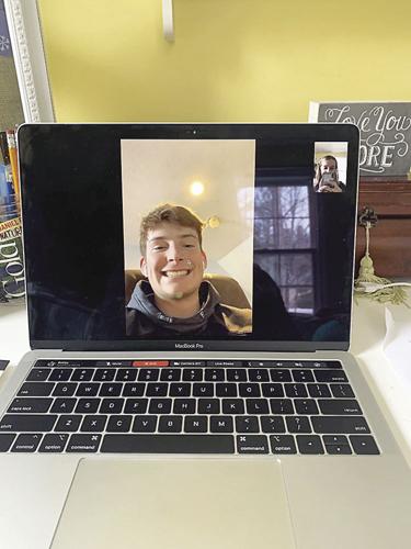 Remote Learning - Graustein on computer