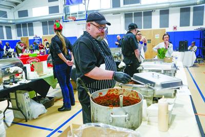 04-7-24 Chili Cookoff glen house serving