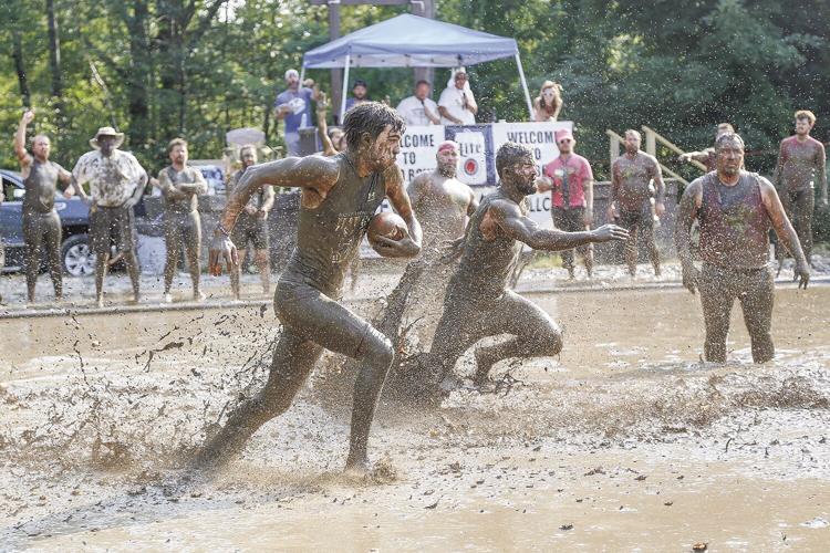 09-10-22 Mud Bowl hawgs run from side