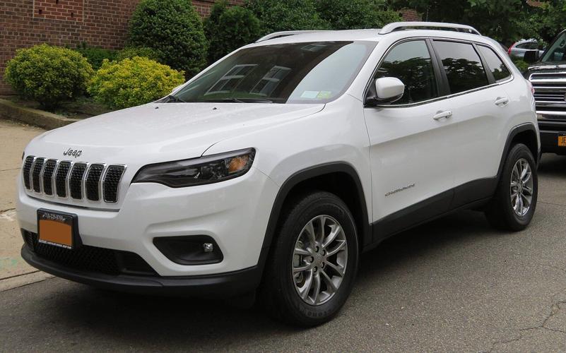 1280px-2019_Jeep_Cherokee_Latitude_front_5.27.18.jpg