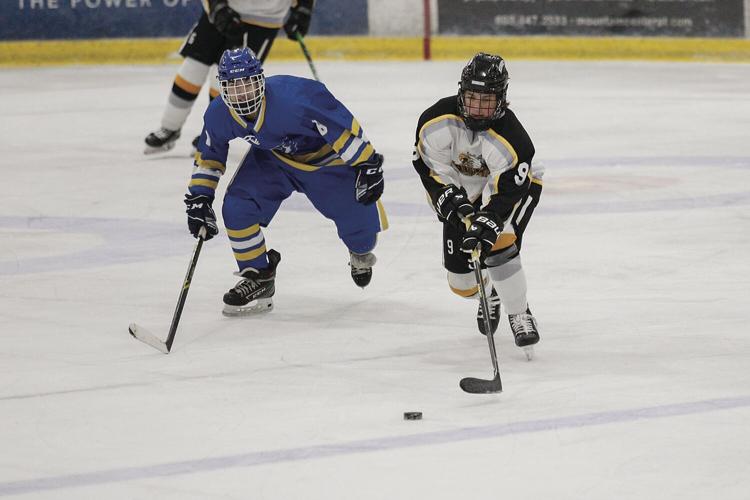 12-27-22 Peter Hall Xmas Tournament deyak along blue