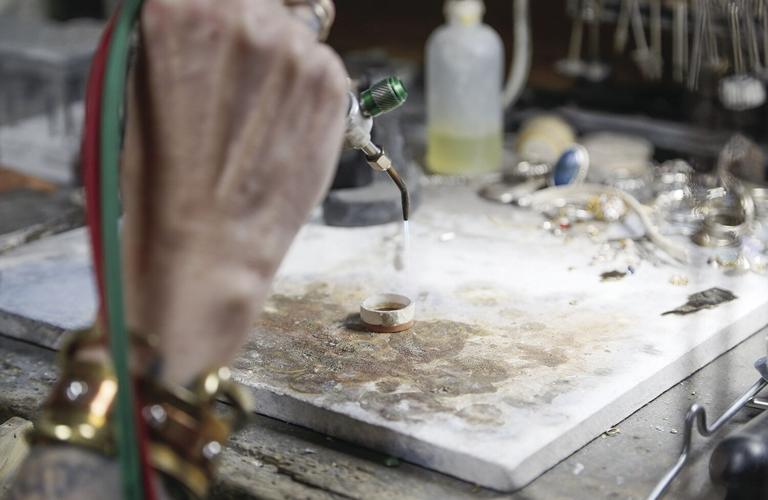 04-26-22 NC Jewelers working on ring