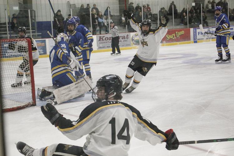 12-27-22 Peter Hall Xmas Tournament eagles celebration after murphy goal
