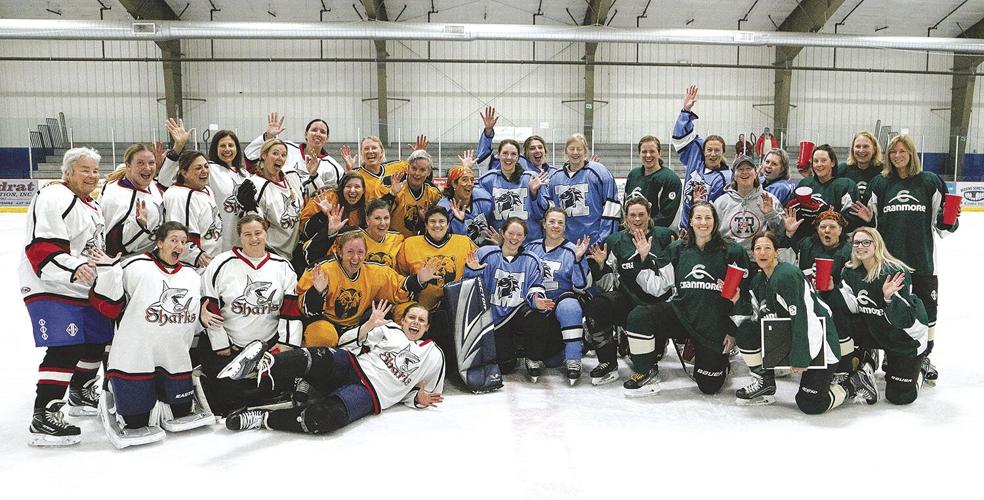 04-11-22 MWV WHockey group pic whole league
