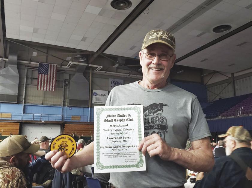 Local hunter shares accolades with his hounds