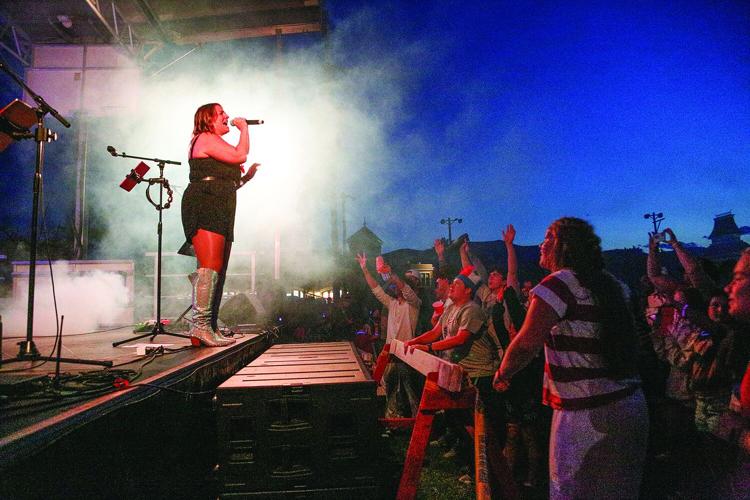 07-12-25 Fourth North Conway singing with crowd 1