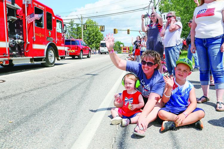 07-04-25 Fourth Parade conway waving fire trucks