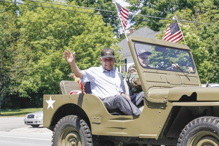 07-04-22 4th Bartlett Parade vets waving