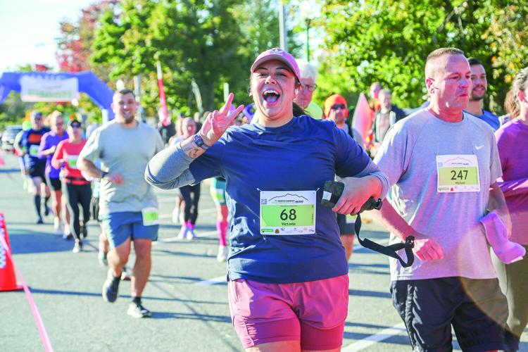 09-21-25 North Conway HalfM-5K start cheering