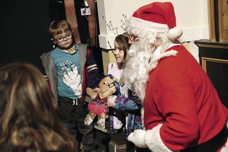 12-21-22 Gingerbread Hunt majestic tight pic with santa