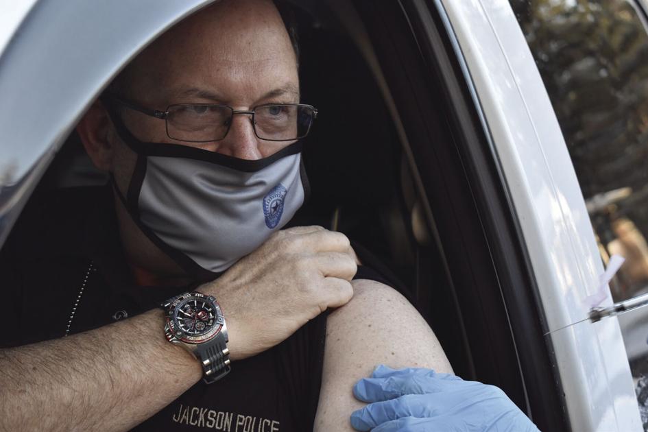 Valley first responders vaccinated Tuesday