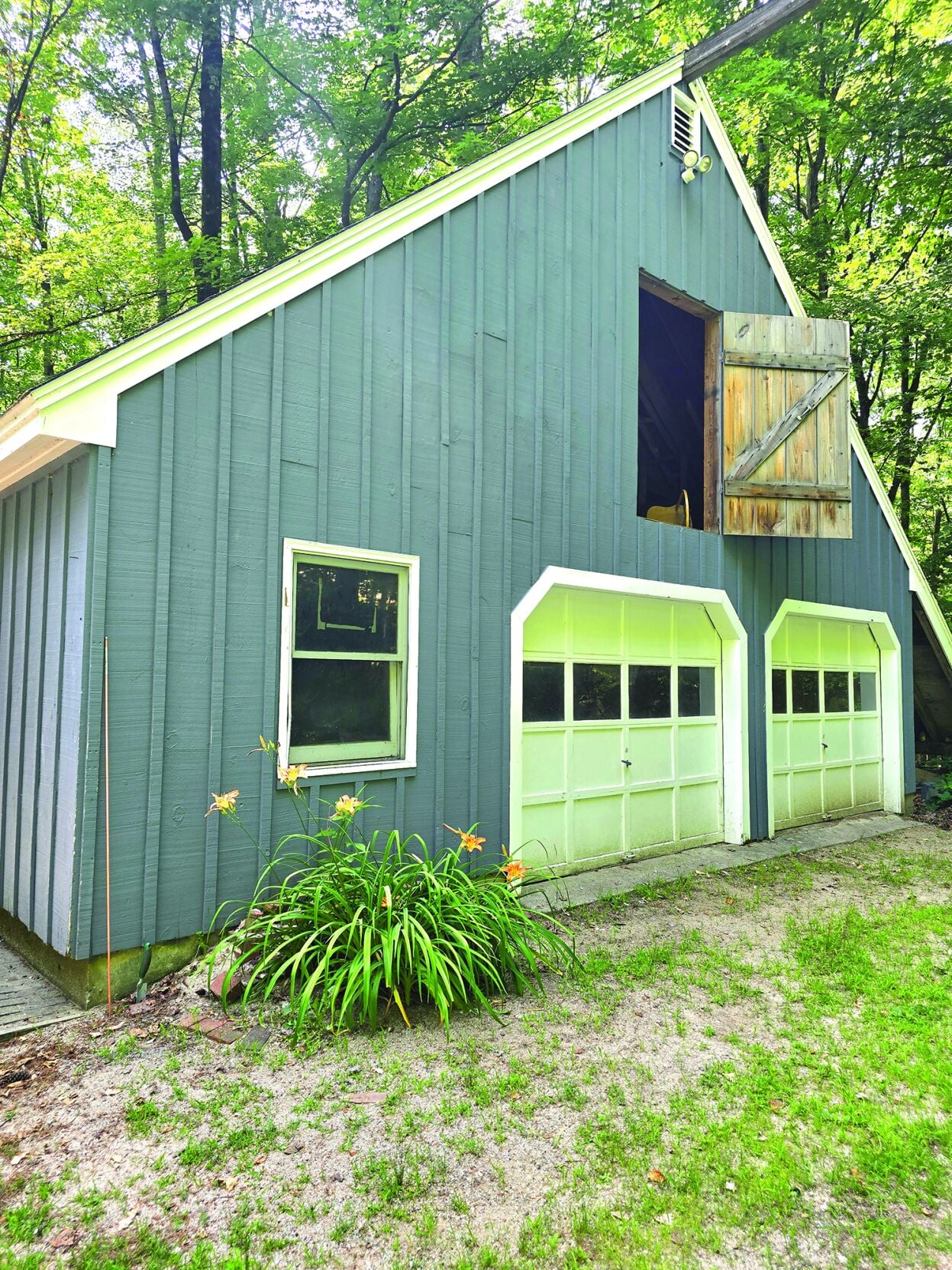 9 Burdett Road in Bartlett garage
