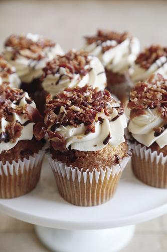 03-16-22 White Mtn Cupcakery vertical