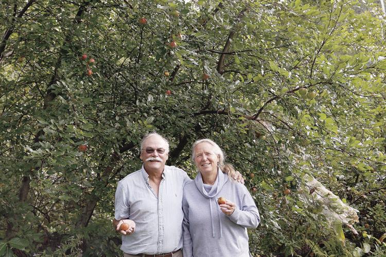 09-16-21 Crawford Apples mark and nancy under branches