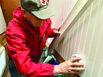 Red Cross installs smoke alarm