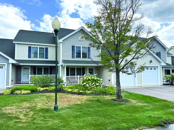 Intervale Outlook Circle, Unit 3, exterior summer