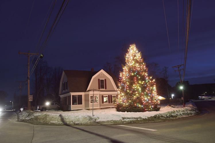 12-20-18 CONWAY VILLAGE THE SNOW'S TREE 2