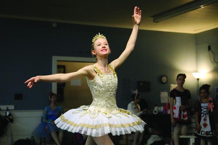 03-24-26 Titzer Wonderland queen pose