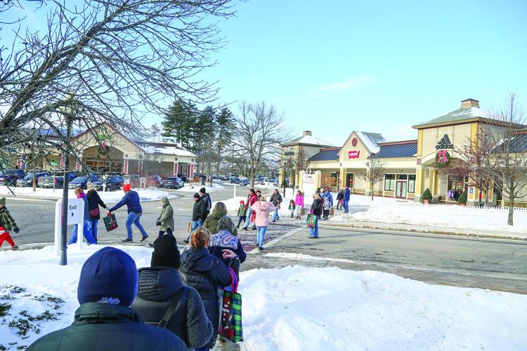 12-06-25 Settlers Holiday shoppers wide