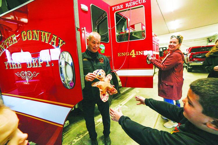 12-18-25 Gingerbread Hunt finding fire truck 2