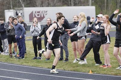 04-26-22 Track Meet khs boys 4x400 finish cheers